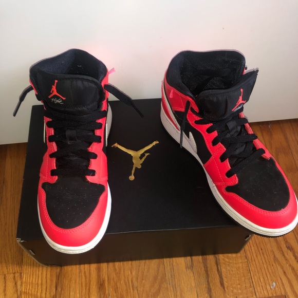 AIR JORDAN 1 MID❤️ - Picture 4 of 4
